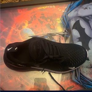 BRAND: Nike SIZE: 6.5 (GS) COLOR BLACK WHITE &pink